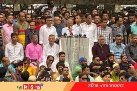 সরকার অত্যন্ত দুর্বল, একটা ধাক্কা দেওয়া বাকি