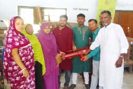 বিনামূল্যে নলকুপ বিতরন