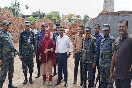 ঝিনাইদহে তিনটি ইটভাটা গুড়িয়ে দিল পরিবেশ অধিদপ্তর