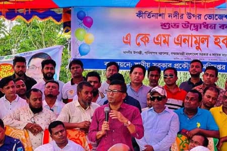 দেশের নেতৃত্ব চাওয়া হাস্যকর