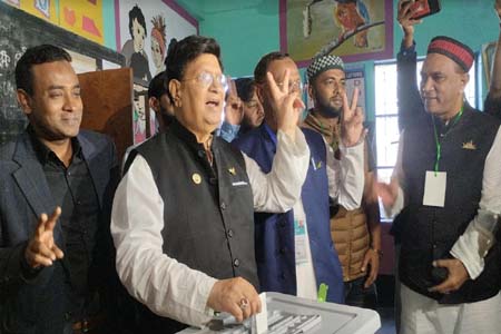 ভোট দিলেন পররাষ্ট্রমন্ত্রী