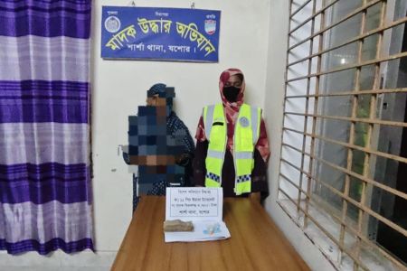 যশোর সীমান্তে শার্শা থানা পুলিশের অভিযানে ইয়াবা ও নগদ অর্থসহ নারী কারবারি গ্রেপ্তার