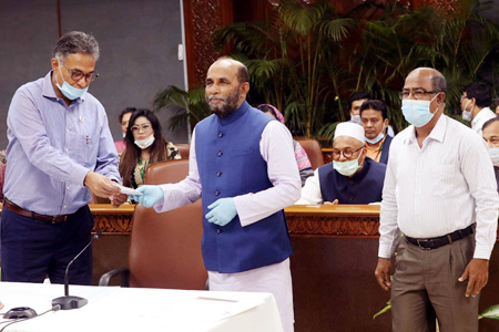 মৎস্য ও প্রাণিসম্পদ মন্ত্রীর অনুদান