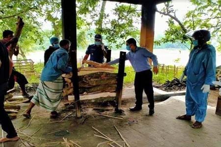 ফরিদপুরে মুক্তিযোদ্ধার লাশ সৎকারে বাঁধা, স্থানীয় এমপির হস্তক্ষেপে দাহ সম্পন্ন