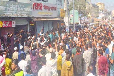 ঘোষ মিষ্টান্ন ভাণ্ডার ভাংচুর