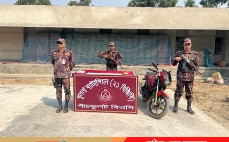 শার্শায় ৮ পিচ স্বর্নের বার উদ্ধার 