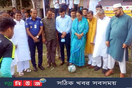 গৌরনদীতে বঙ্গবন্ধু জাতীয় গোল্ডকাপ ফুটবল টুর্নামেন্টের উদ্ধোধন