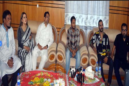 গৌরনদীতে বিনামূল্যে ওষুধ বিতরণ