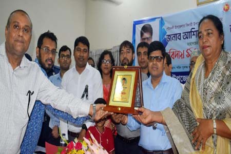 গৌরনদীতে ইউএনওকে বিদায় সংবর্ধনা
