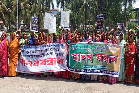 ঝিনাইদহে বাওড় ইজারা পেতে হালদার সম্প্রদায়ের মানববন্ধন