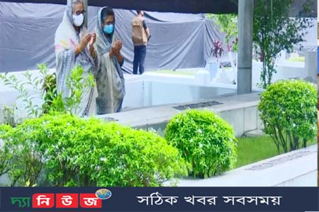 স্বজনদের কবর জিয়ারত