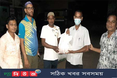 হকারদের ঈদ সামগ্রী প্রদান
