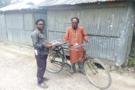 খবরের ফেরিওয়ালারাই বে-খবর!