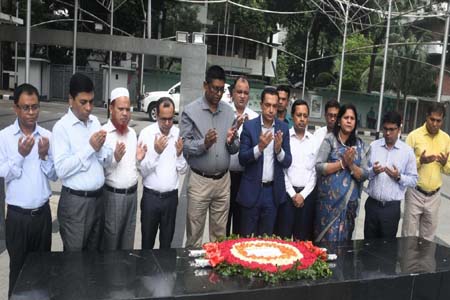 জাতির পিতার স্মৃতিস্তম্ভে সদ্য যোগদানকৃত স্বাস্থ্য সেবা সচিবের পুষ্পস্তবক শ্রদ্ধা নিবেদন