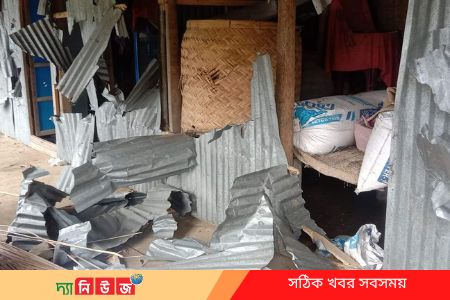সালথায় গ্রাম্য দুই দলের সংঘর্ষে আহত ১৩, বাড়ি ভাঙচুর