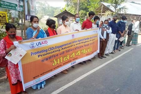 আগৈলঝাড়ায় আন্তজাতিক নারী নির্যাতন প্রতিরোধ দিবসে মানববন্ধন