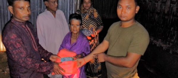 নগদ অর্থ বিতরণ