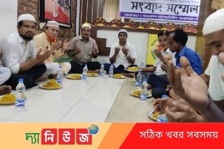 আওয়ামীলীগ দলীয় কার্যালয়ে ইফতার ও দোয়া মাহফিল