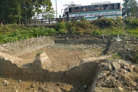 অবৈধভাবে মাটি খনন