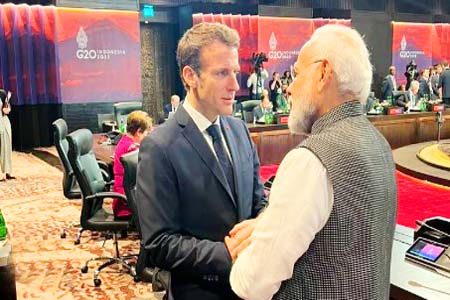 স্যাটেলাইট উৎক্ষেপণের চুক্তি সই