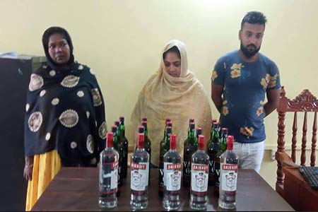 শার্শায় বিদেশী মদসহ ৩ ভারতীয় নাগরিক আটক