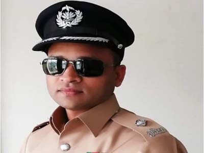 'হতদরিদ্ররা সুস্থ থাকলে, সুস্থ থাকবেন আপনি' : ভিডিও বার্তায় পুলিশ পরিদর্শক আজিজুল ইসলাম