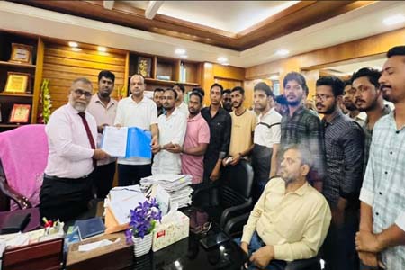 সাত দফা দাবিতে স্মারকলিপি