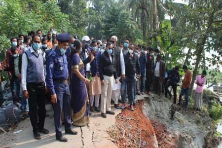 উজিরপুরের ভাঙন কবলিত এলাকা পরিদর্শন করলেন পানিসম্পদ প্রতিমন্ত্রী