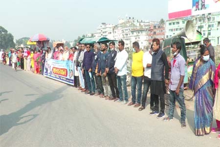 বঙ্গবন্ধুর ভাস্কর্যের নির্মাণ নিয়ে বিভ্রান্তি ছড়ানোর প্রতিবাদে যশোরে মানববন্ধন