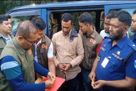 যশোরের ১০টি স্বর্ণের বারসহ যুবক আটক