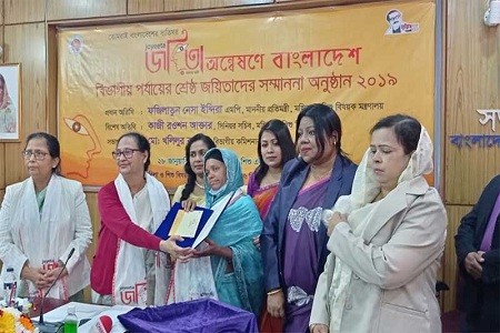 সম্মাননা পদক পেলেন ঢাকা বিভাগের নির্বাচিত ৫ শ্রেষ্ঠ জয়িতা