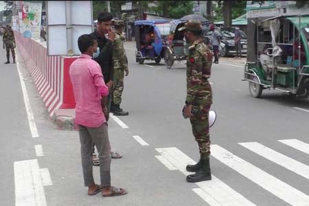 ঝিনাইদহে করোনা প্রতিরোধে সেনাবাহিনীর টহল অব্যাহত