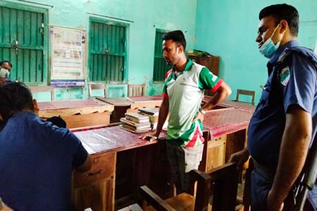 কালীগঞ্জে ছবি তোলায় সাংবাদিককে লাঞ্চিত করে আটক করে রাখলো চেয়ারম্যান