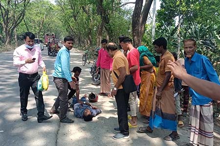 প্রাইভেটকার ও মোটরসাইকেলের মুখোমুখি সংঘর্ষে যুবক নিহত