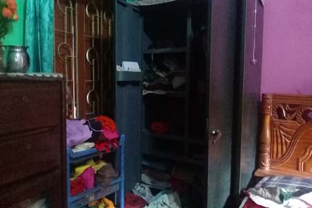 কালীগঞ্জে ব্যবসায়ীর বাড়িতে ডাকাতি সম্প্রতিকালে চুরি ডাকাতি বেড়েছে আইন শৃঙ্খলার অবনতি