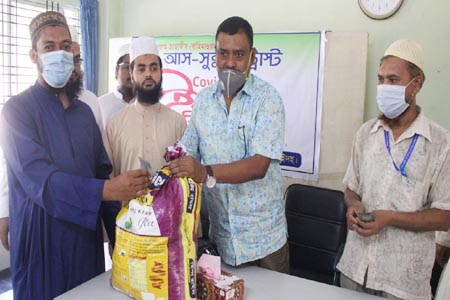 ঝিনাইদহে মসজিদের ইমাম ও মুয়াজ্জিনদের মাঝে ইফতার বিতরণ