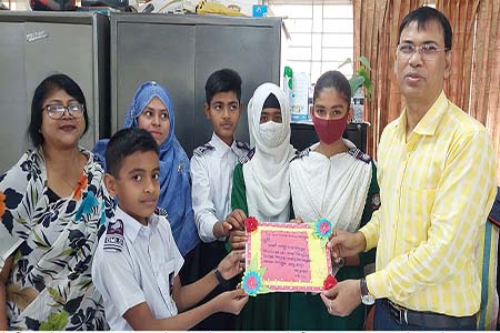 শিক্ষার্থীদের ভালোবাসার আর এক নাম প্রধান শিক্ষক মোস্তাফিজুর রহমান আজাদ