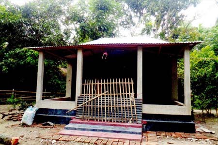 ফরিদপুর মধুখালীতে জোরপূর্বক কালী মন্দিরের জমি দখল