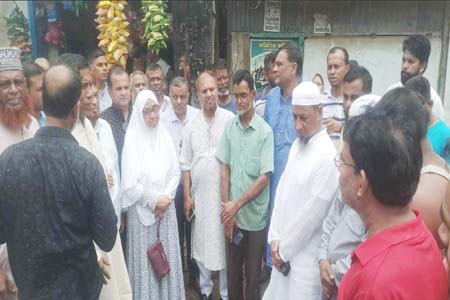 কালকিনিতে অগ্নিকান্ডে ক্ষতিগ্রস্ত পরিবারের পাশে দাড়ালো উপজেলা আওয়ামী লীগ