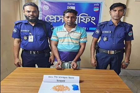 বেনাপোল সিমান্ত থেকে ইয়াবাসহ এক মাদক ব্যবসায়ী আটক