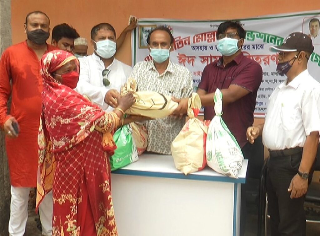 মাদারীপুরে তিনশ’ অসহায় হতদরিদ্র মানুষকে ঈদসামগ্রী বিতরণ