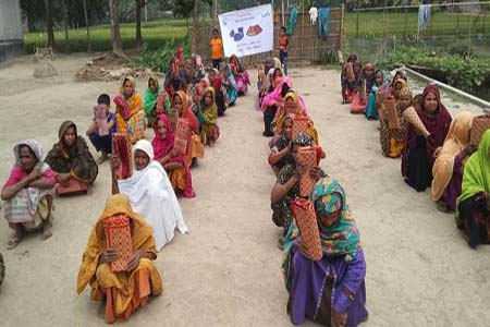 পঞ্চগড়ে বোদায় ইউনিভার্সাল এমিটি ফাউন্ডেশনের ঈদ সামগ্রী বিতরণ 