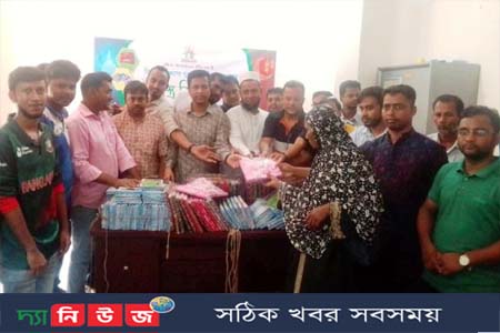 কালকিনিতে দুস্থদের মাঝে ঈদ উপহার বিতরণ