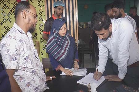 মাদারীপুরে অস্বাস্থ্যকর পরিবেশে খাবার তৈরী করায় রেস্টুরেন্ট মালিককে জরিমানা