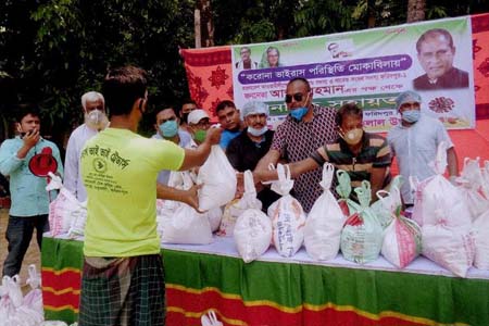 সহায়তায় ত্রাণ বিতরন