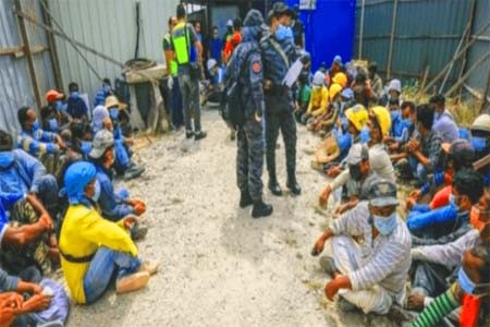 ১২ বাংলাদেশিসহ বিদেশি শ্রমিককে আটক