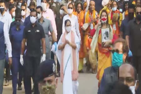 স্বাধীনতা দিবসে নিজের লেখা গান দিয়ে শুভেচ্ছা জানালেন মুখ্যমন্ত্রী মমতা ব্যানার্জী