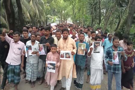মেঘনায় গুলিতে ২ জেলে নিহত: জলদস্যুদের গ্রেফতার ও বিচার দাবিতে উত্তাল নোয়াখালীর উপকূল 