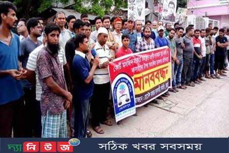 মেহেরপুরে দোকানপাট ভাঙ্গা এবং ব্যবসায়ীদের উপর হামলার প্রতিবাদে মানববন্ধন