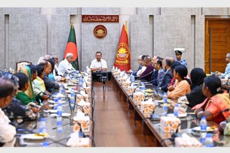 সমাজের সবাই এগিয়ে এলে অনেক বড় সমস্যার সমাধান করা সম্ভব – প্রধানমন্ত্রী